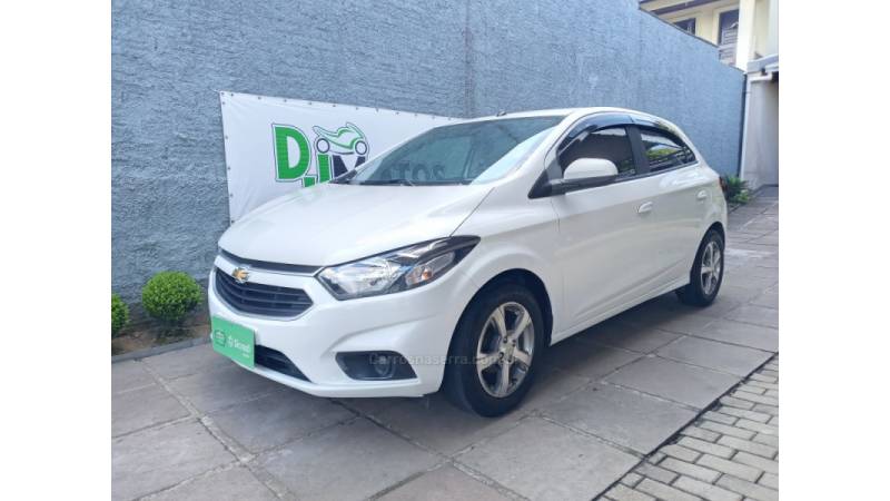 CHEVROLET - ONIX - 2018/2018 - Branca - R$ 59.990,00