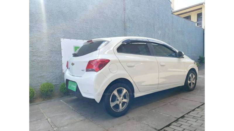 CHEVROLET - ONIX - 2018/2018 - Branca - R$ 59.990,00