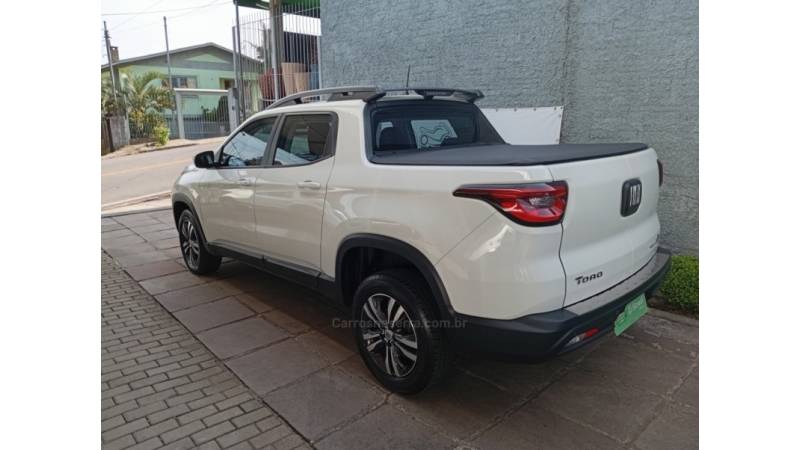 FIAT - TORO - 2023/2023 - Branca - R$ 121.990,00